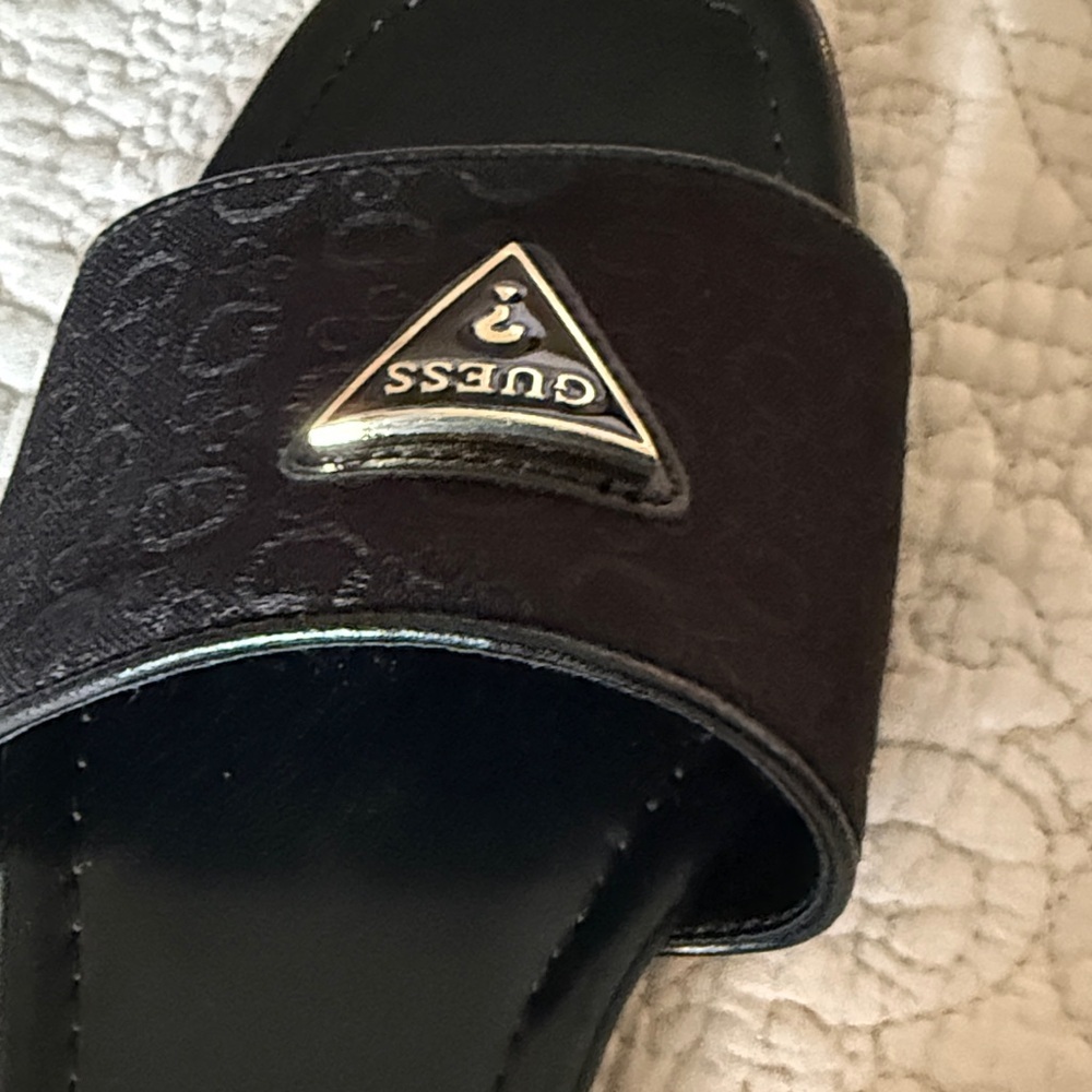 GUESS Women's Hazens Black logo Sandals size 9 - Picture 8 of 8